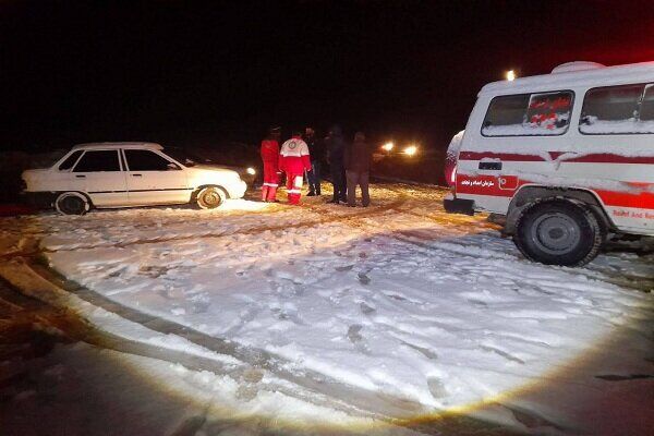 ۵۰ خودروی گرفتار در برف در محور تکاب رهاسازی شد