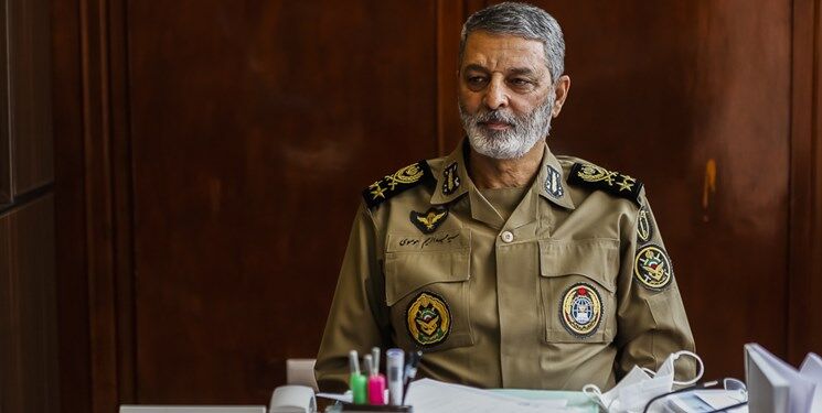 فرمانده کل ارتش: خون شهیدان ضامن آرامش و امنیت مردم است