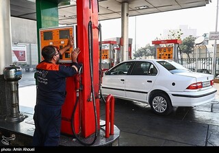 تکذیب قطع سهمیه بنزین خودروهای شخصی فاقد بیمه/ سهمیه تاکسی‌های بدون بیمه قطع می‌شود
