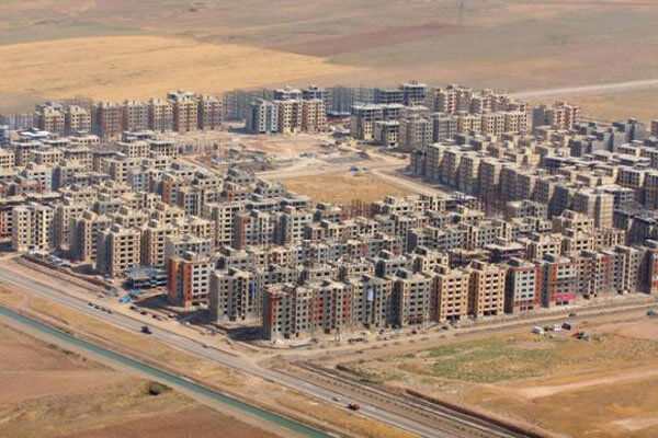 قرارگاه مسکن کارگری به کجا رسید؟