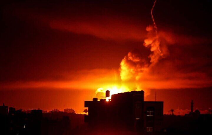 شب خونین غزه با بمباران هولناک اردوگاه المغازی با بیش از ۱۰۰ شهید