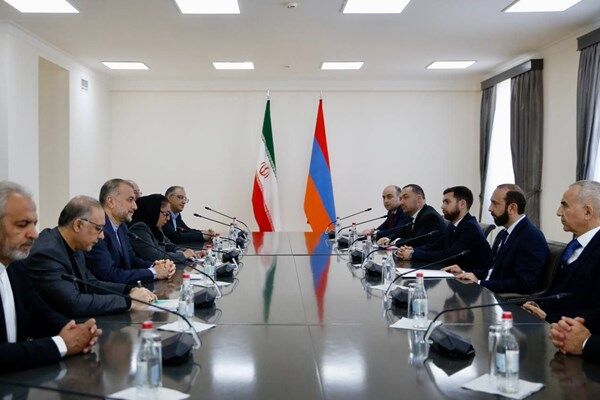 رایزنی امیرعبداللهیان و همتای ارمنستانی در ایروان