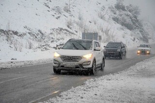 بارش برف در بیشتر محورهای مواصلاتی زنجان