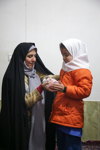 ساعتی با صدیقه اکبری که همت او بچهها را سواد دار میکند/ خدا نمیگذارد اینجا تعطیل بشود