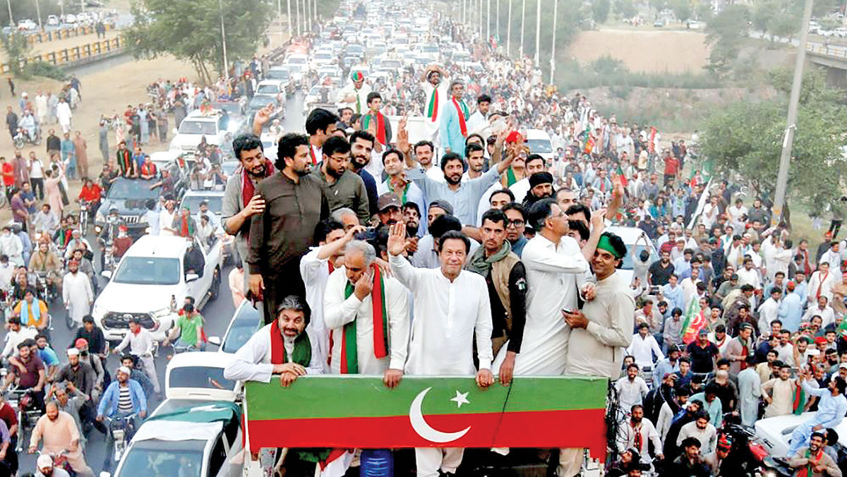 خان و تداوم کشمکش با ارتش / نگاهی به پیچیدگی شرایط سیاسی پاکستان در آستانه انتخابات پارلمانی این کشور 