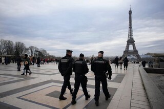 تشدید تدابیر امنیتی در فرانسه با استقرار ۹۰ هزار نیروی پلیس