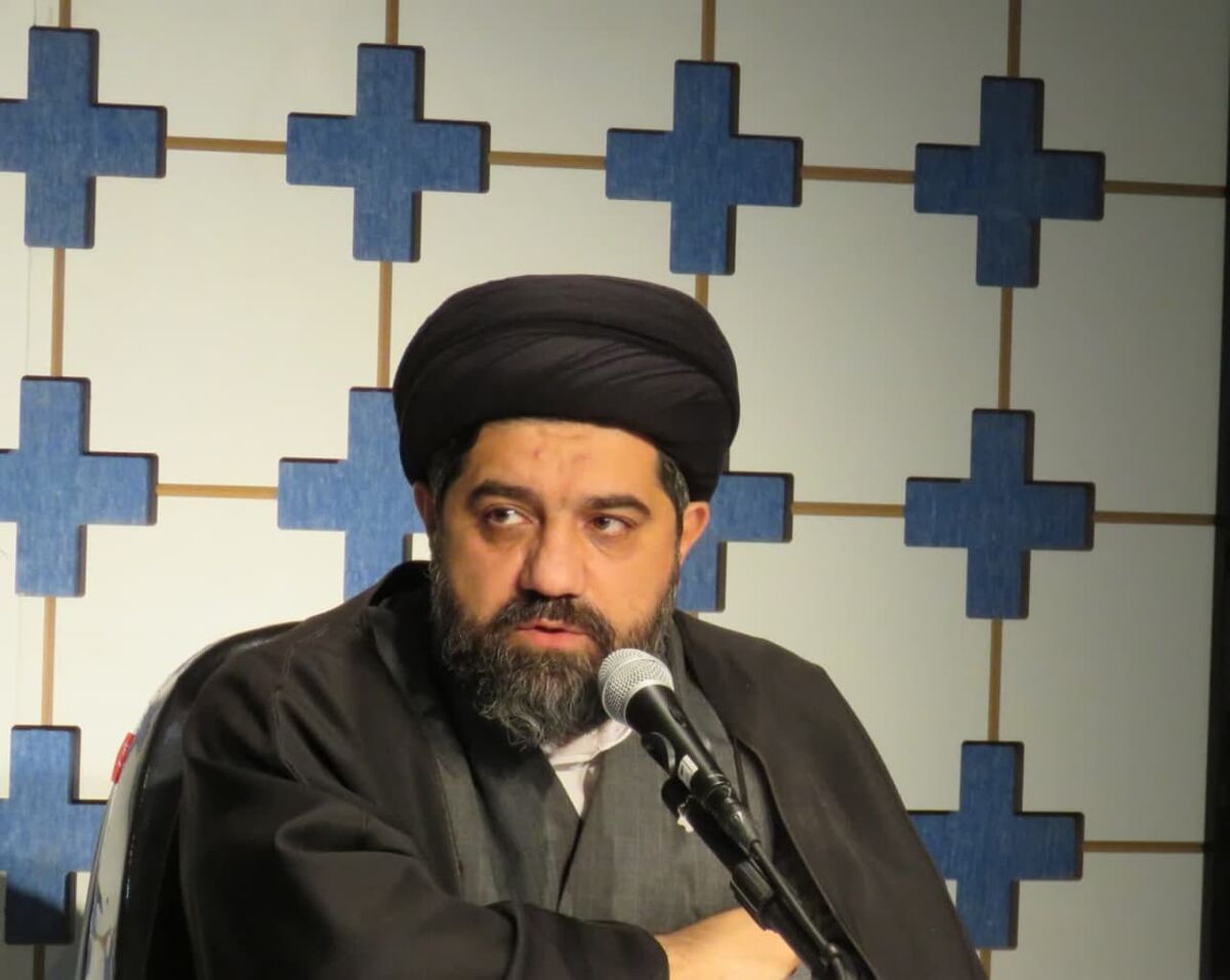 بصیرت و تبعیت از رهبر معظم انقلاب، تنها راه مقابله با توطئه های استکبار است