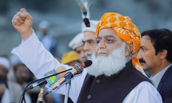 رهبر جمعیت علمای اسلام پاکستان از سوء قصد جان سالم بدر برد