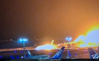 هواپیمای مسافربری ژاپن در حال فرود آتش گرفت