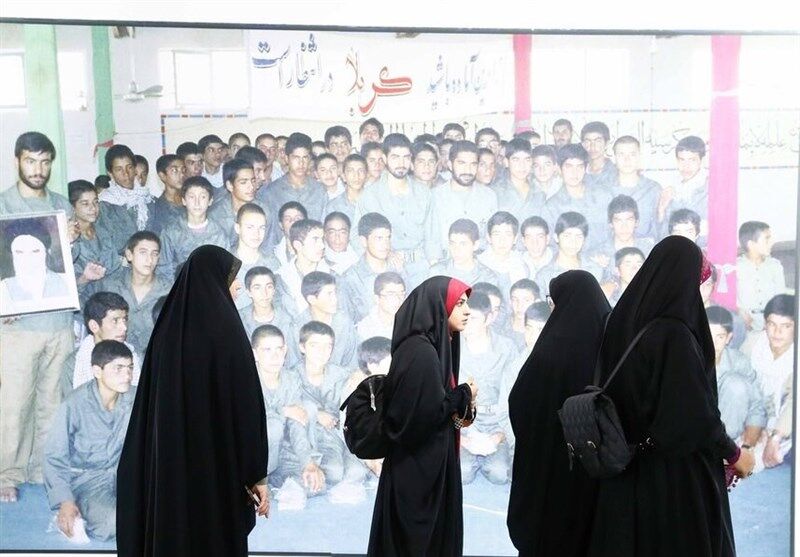 عکس‌های کمتر دیده شده از شهید حاج قاسم سلیمانی روی دیوار رفت