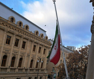 نیمه برافراشته شدن پرچم ایران در نمایندگی‌های دیپلماتیک کشورمان