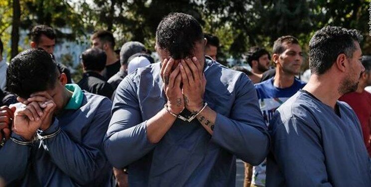 پاتک پلیس به بزم شبانه اراذل و اوباش در اصفهان