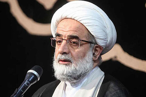 حضرت زهرا(س) خط اصیل ولایت را برای همیشه تاریخ تبیین و تثبیت کرد