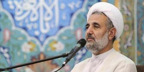 بررسی  رفع موانع قانونی و توسعه گردشگری مذهبی قم در مجلس شورای اسلامی