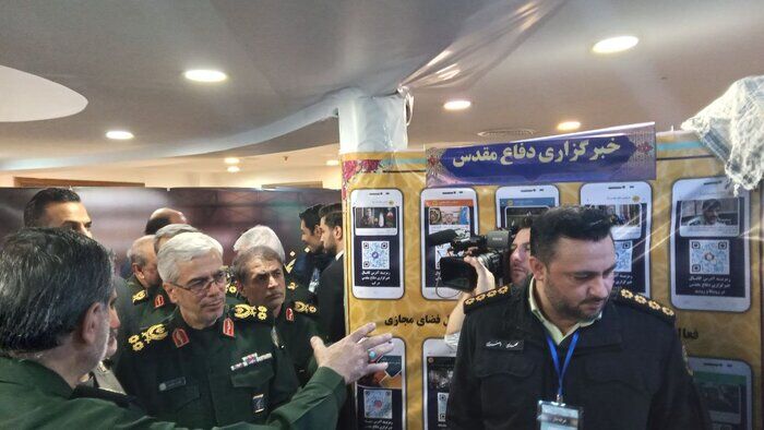 بازدید رئیس ستاد کل نیروهای مسلح از دستاوردهای بنیاد حفظ آثار دفاع مقدس در فضای مجازی بازدید رئیس ستاد کل نیروهای مسلح از دستاوردهای بنیاد حفظ آثار دفاع مقدس در فضای مجازی