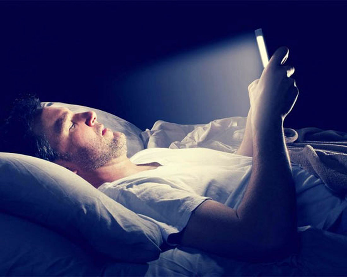 نتیجه پژوهش محققان؛ نور آبی تلفن همراه موجب اختلال در خواب نمی شود