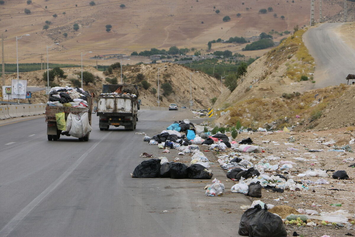حاشیه جاده‌های مازندران در تسخیر زباله ها