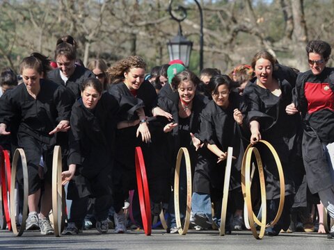 عجیب ترین سنت های جشن های فارغ التحصیلی در دنیا + تصاویر