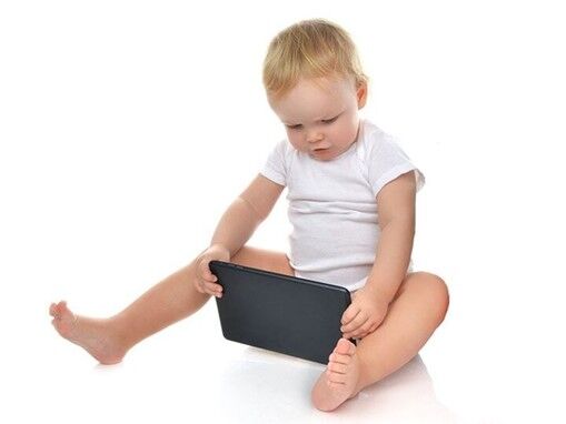 محققان انگلیسی هشدار می دهند؛ استفاده از صفحه نمایشگرها به پردازش حسی کودکان آسیب می‌زند