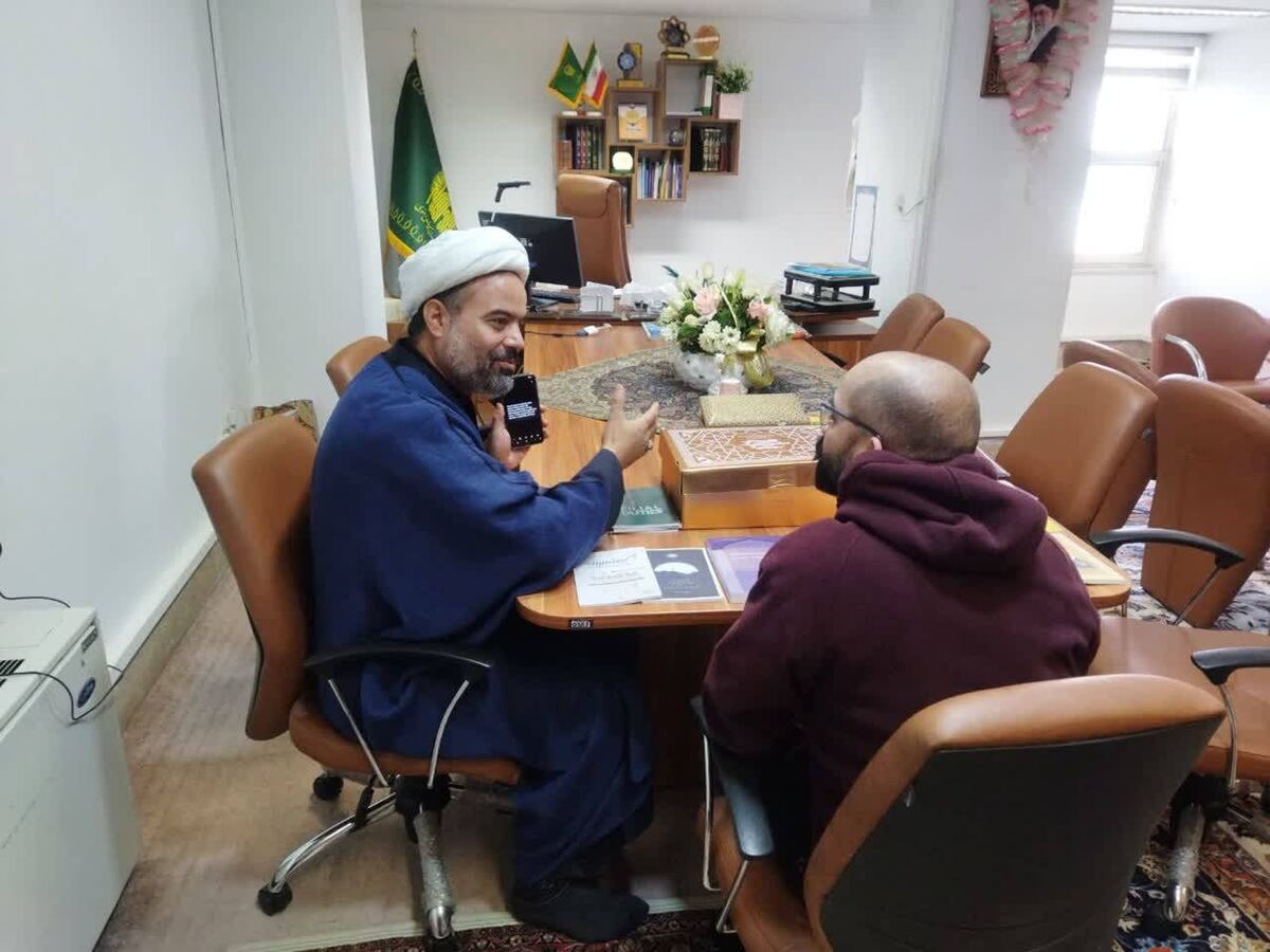 تشرف یک هنرمند برزیلی به دین مبین اسلام در حرم مطهر رضوی