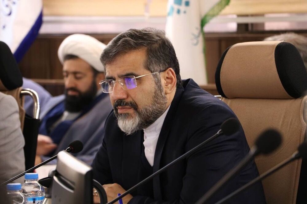 وزیر ارشاد در مشهد: دولت مردمی ما جلوی تخفیف‌های نامتعارف را خواهد گرفت/تولید کاغذ تحریر را ۱۱ برابر افزایش دادیم