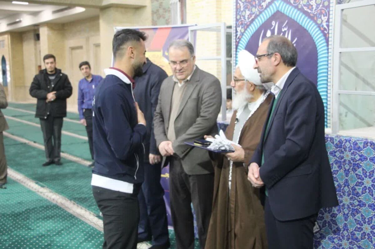 اهدای هدایای رهبر معظم انقلاب به مدالآوران زنجانی هانگژو