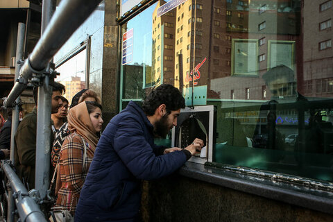 «آقای زالو» در صدر گیشه ماند/ افتتاحیه ۶ میلیاردی «کفایت مذاکرات» در روزهای کم رونقی سینما