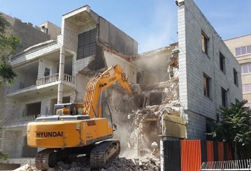 تخریب ۲ ساختمان غیرمجاز در شمال تهران