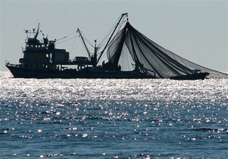 توقیف ‌شناور صید ترال در خلیج فارس/ دستگیری ۴ نفر از خدمه