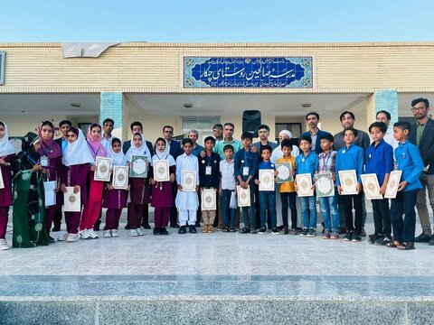 درباره معلم مینابی و یکی از زیباترین کتابخانههای کلاسی ایران / فرای کتابها، آن سوی مدرسه