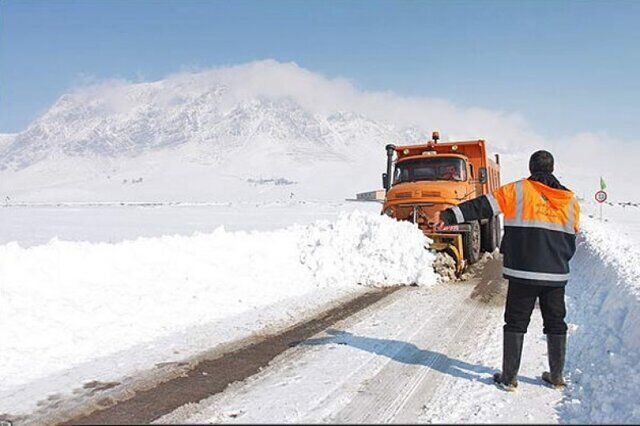 ۳۵۴ کیلومتر از جاده‌های تایباد خراسان رضوی برف روبی شد