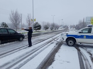 جاده طالقان برفی و لغزنده است /  رانندگان با احتیاط حرکت کنند