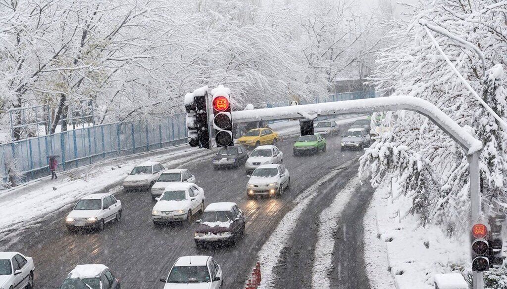 وضعیت آب و هوا/ هوا سردتر می شود؛ بیشتر مناطق ایران برف و باران می بارد