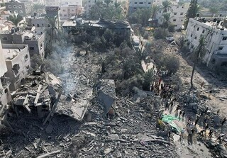 دفن پیکرهای ۱۰۰ شهید فلسطینی در یک گور جمعی در رفح