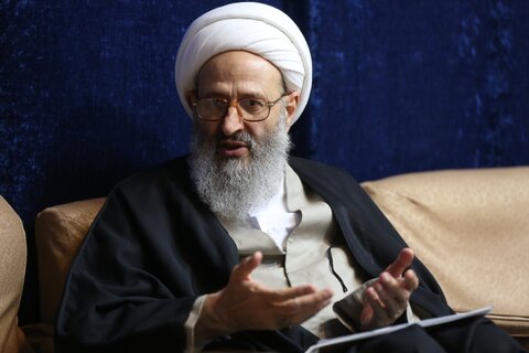 در معرفی اندیشههای اسلامی به جهان، چهره واقعی اسلامِ بدون افراط و تفریط را نشان دهید