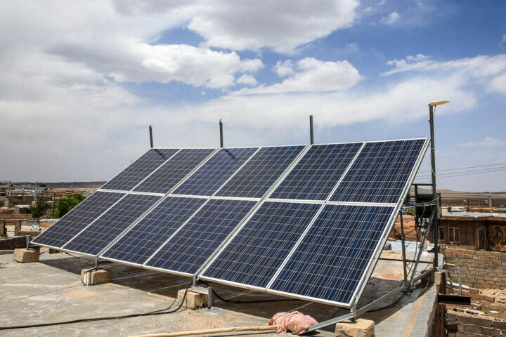 ۷۳ نیروگاه خورشیدی در بجستان بهره‌برداری شد