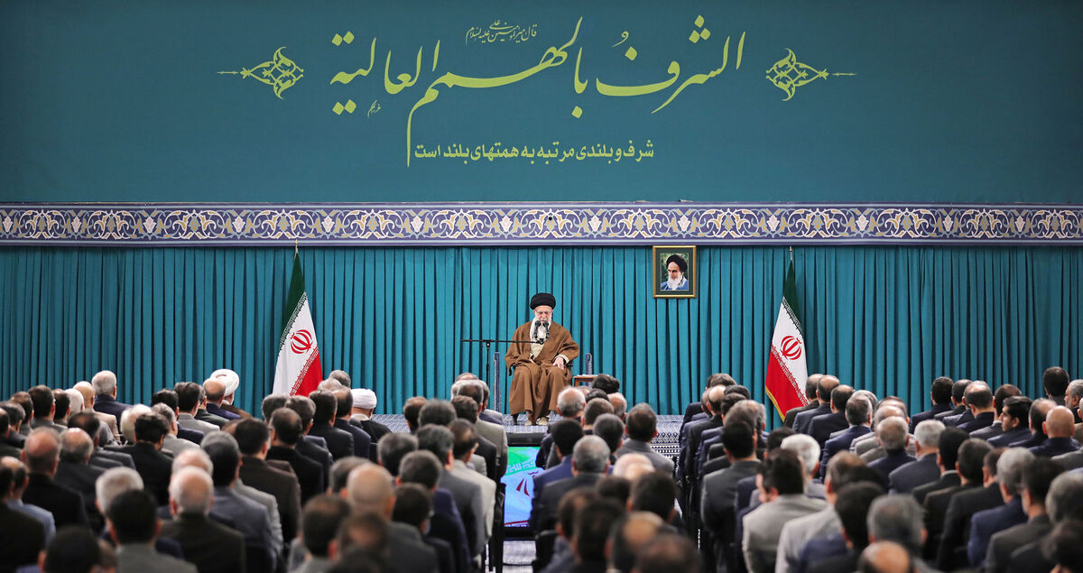 رهبر معظم انقلاب در دیدار جمعی از فعالان اقتصادی: مهم‌ترین وظیفه دولت، بهبود فضای کسب و کار و برطرف کردن موانع آن است 