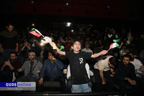 گزارش تصویری I تماشای فوتبال ایران و قطر در سینما و خیابان های مشهد