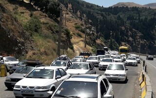 ترافیک سنگین در آزادراه کرج - قزوین/ محور چالوس هم چنان مسدود است