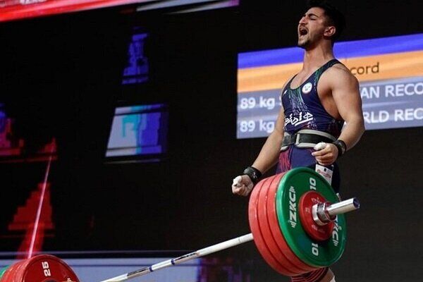 مدال طلای آسیا بر گردن علی عالی‌پور  وزنه بردار ۸۹ کیلو