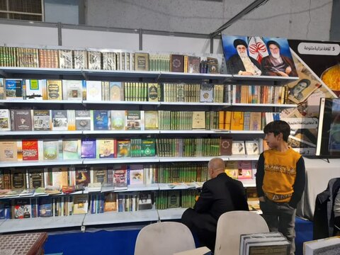 عرضه آثار عربی مرکز فقهی ائمه اطهار(ع) در نمایشگاه بین المللی کتاب نجف اشرف