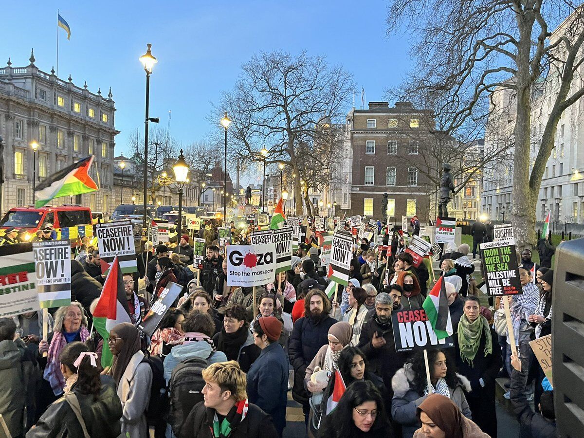 تجمع حامیان فلسطین مقابل دفتر نخست وزیر انگلیس