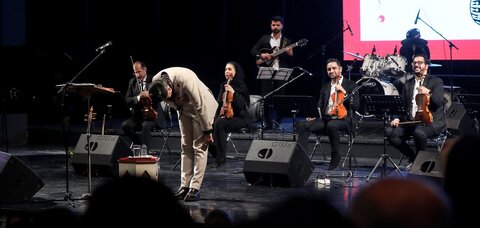 هدایای سالار عقیلی به مخاطبان در حضور یک ستاره سینما