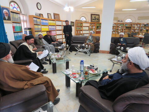 نسخهشناسی، در برخی مواقع، روایات را از تهافت و تعارض خارج میکند