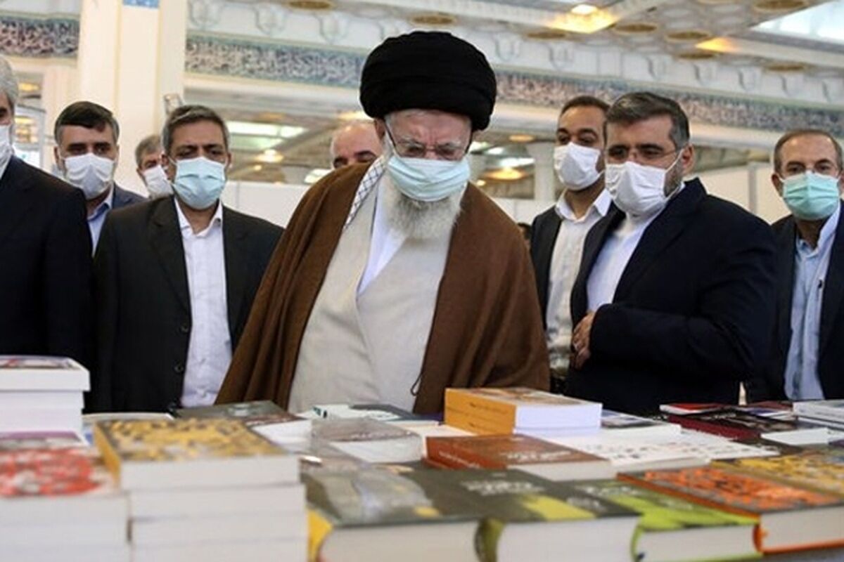 نگاهی به مستند «غیر رسمی 6»/ همراه با رهبری در راهروهای کتاب