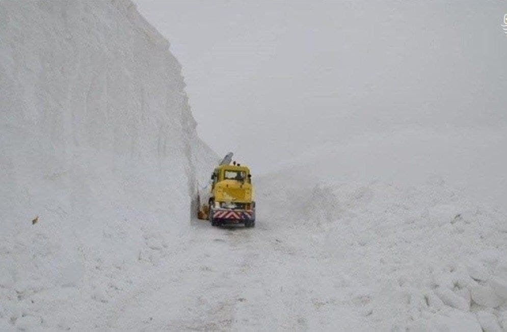 قطع راه ۳۲ روستای سقز، بانه‌، دیواندره و مریوان در پی بارش سنگین برف