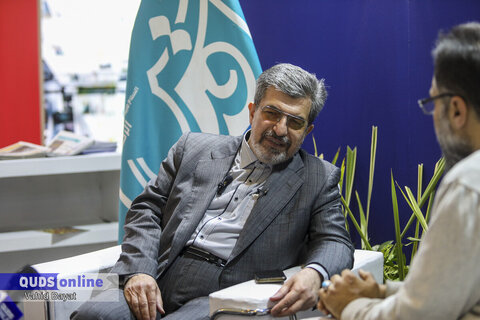 مسعود ستایشی سخنگوی قوه قضائیه در غرفه موسسه فرهنگی قدس