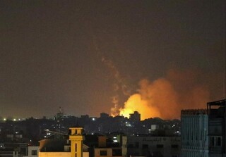 «طوفان الاقصی»| غزه و شهر رفح همچنان زیر آتش حملات /حمله هوایی رژیم اسرائیل به مناطق مرزی بین غزه و مصر