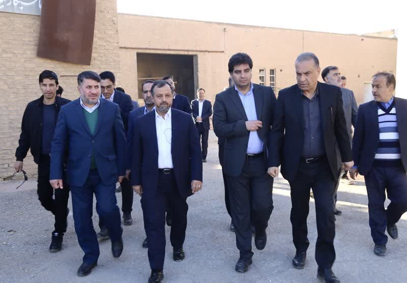 وزیر اقتصاد و دارایی از نخستین هتل کارخانه کشور در یزد بازدید کرد