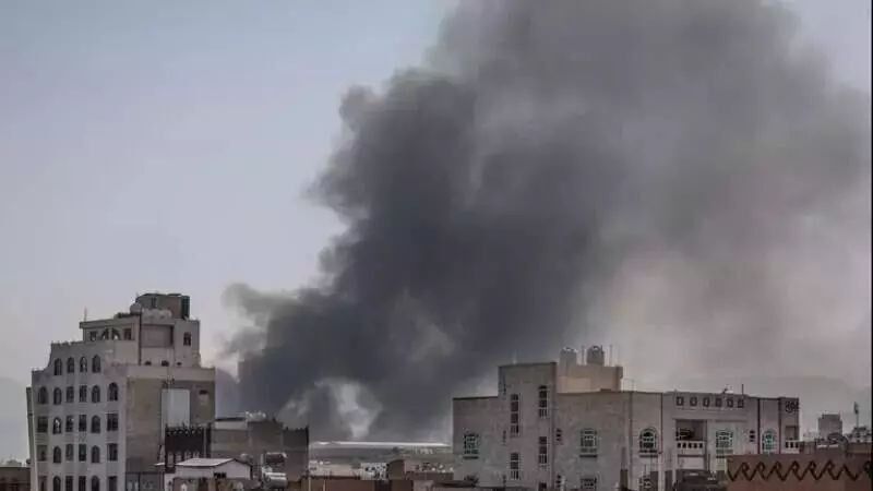 حمله هوایی آمریکا و انگلیس به منطقه رأس عیسی در استان حدیده یمن
